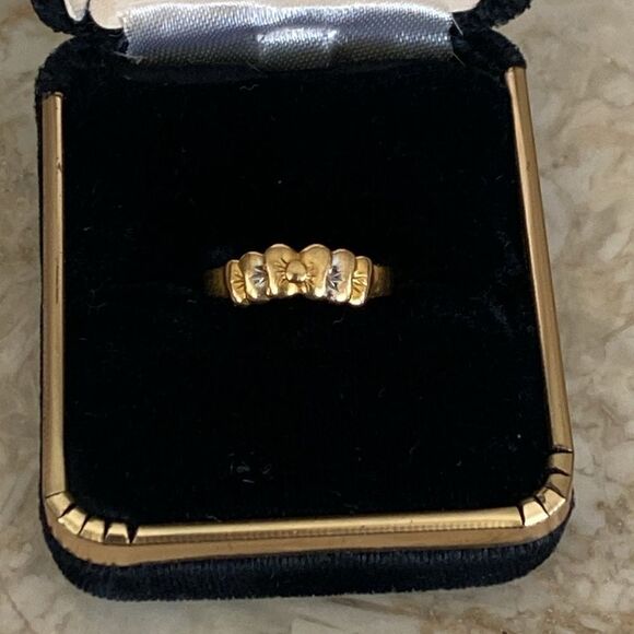 22K Yellow & White Gold “Ribbon” Ring - Picture 2 of 10